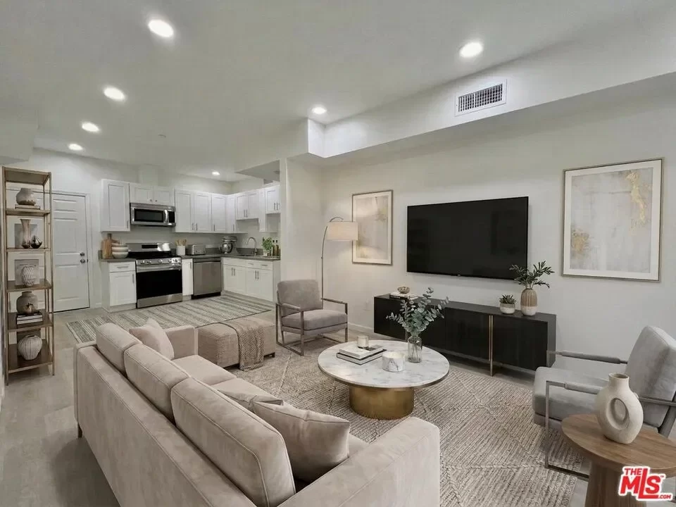 2BR Townhouse for Rent in Los Angeles, CA