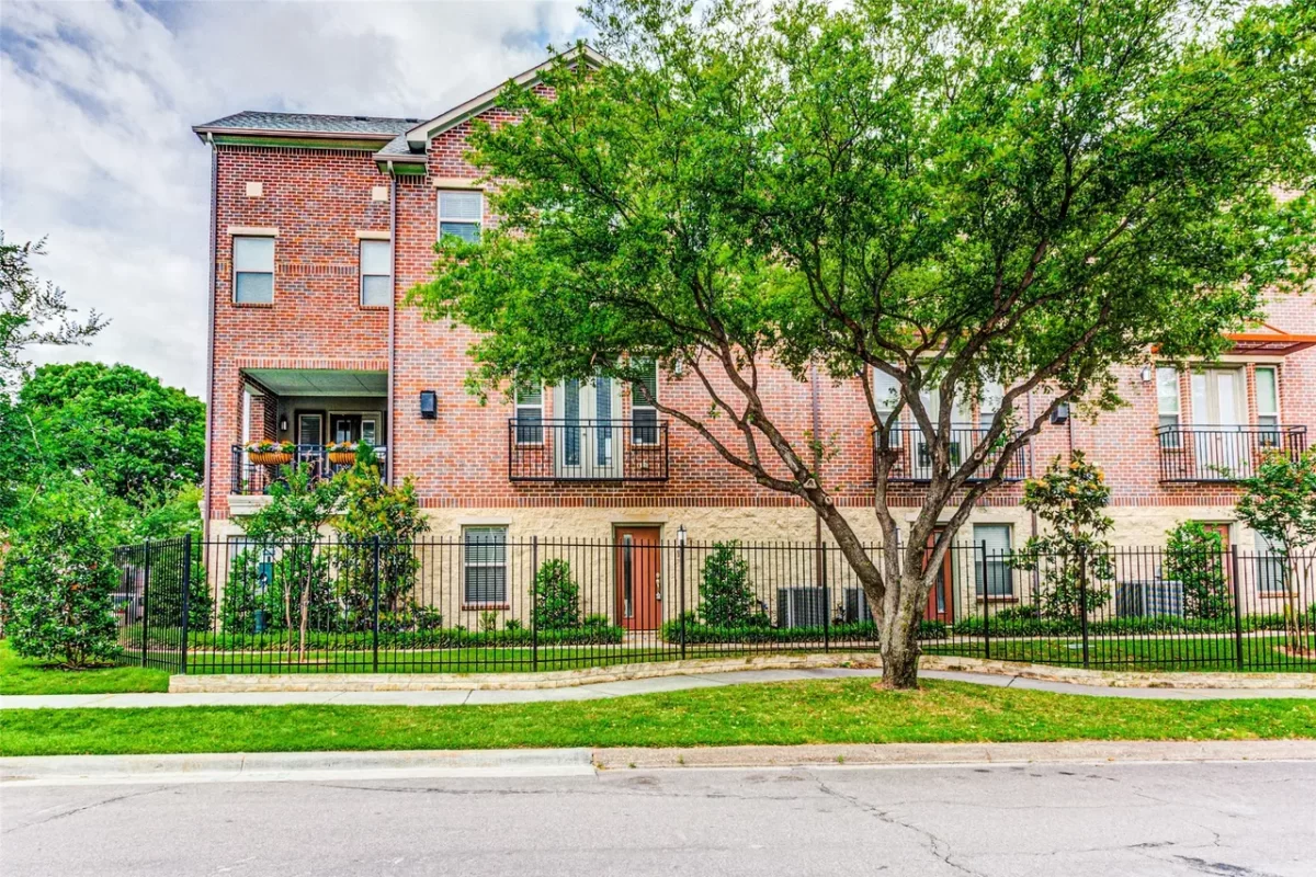 2BR Townhouse for Rent in Dallas, TX