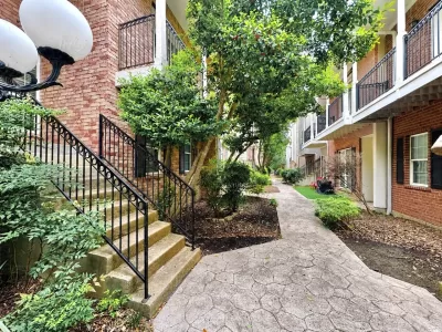 3BR Townhouse for Sale in Dallas, TX