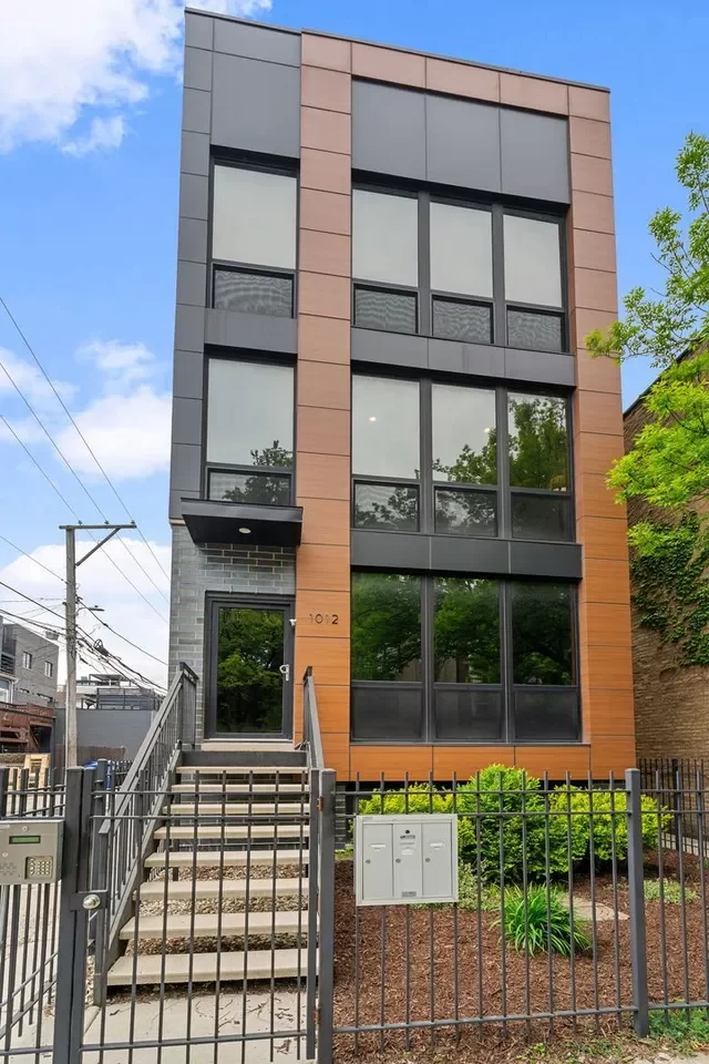 2BR Condo for Sale in Chicago, IL