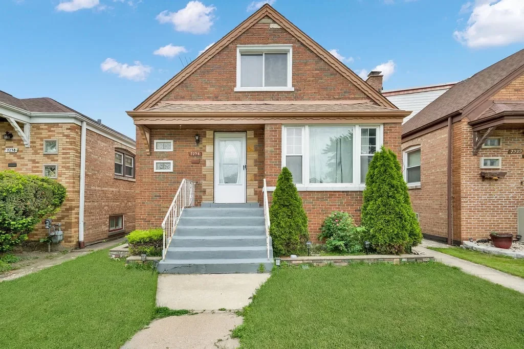 4BR House for Sale in Chicago, IL