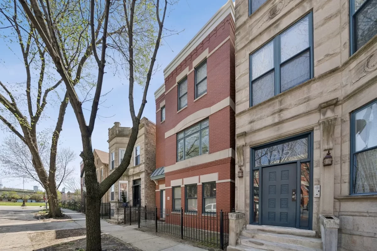 2BR Condo for Sale in Chicago, IL