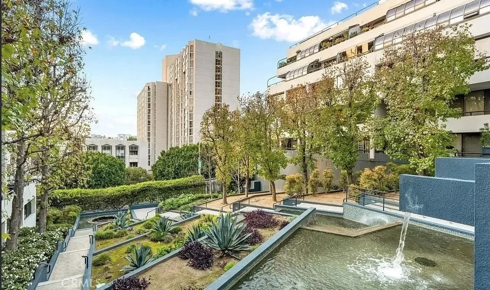 2BR Condo for Sale in Los Angeles, CA