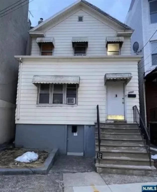 3BR House for Sale in Jersey City, NJ