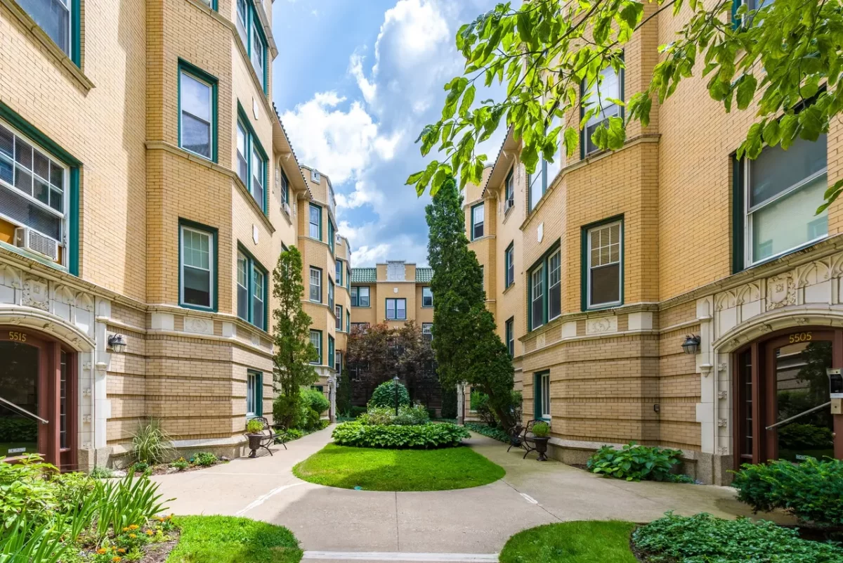 1BR House for Sale in Chicago, IL