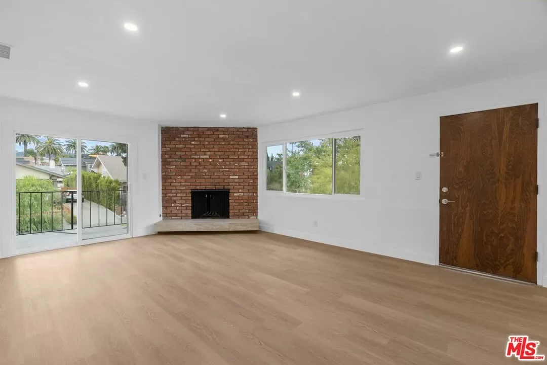 2BR Townhouse for Rent in Los Angeles, CA