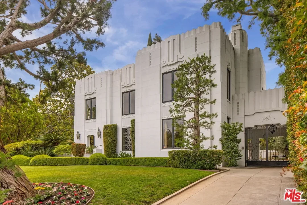 5BR House for Sale in Los Angeles, CA