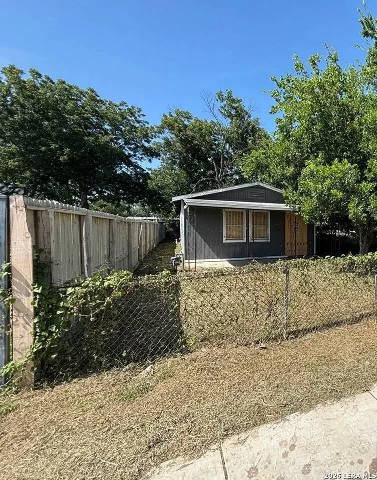 2BR House for Sale in San Antonio, TX