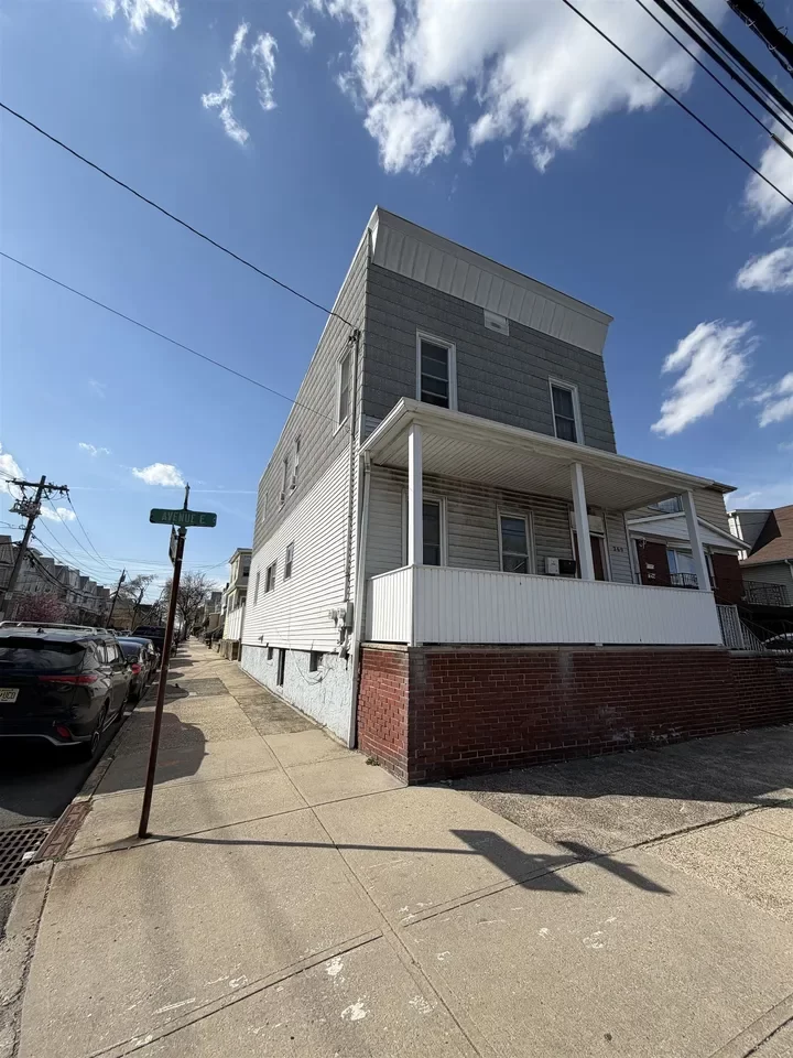 3BR Multi-Family for Rent in Bayonne, NJ