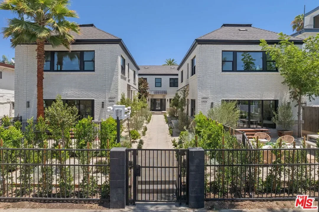 3BR Townhouse for Sale in Los Angeles, CA