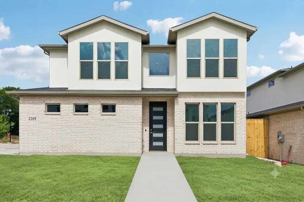 4BR House for Sale in Dallas, TX