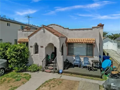 4BR Multi-Family for Sale in Los Angeles, CA