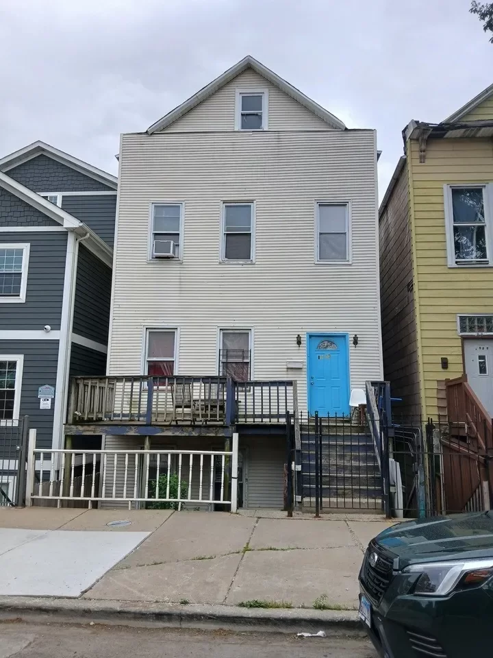 7BR Multi-Family for Sale in Chicago, IL