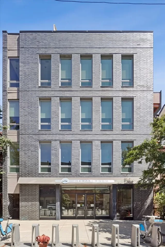 3BR Condo for Sale in Chicago, IL