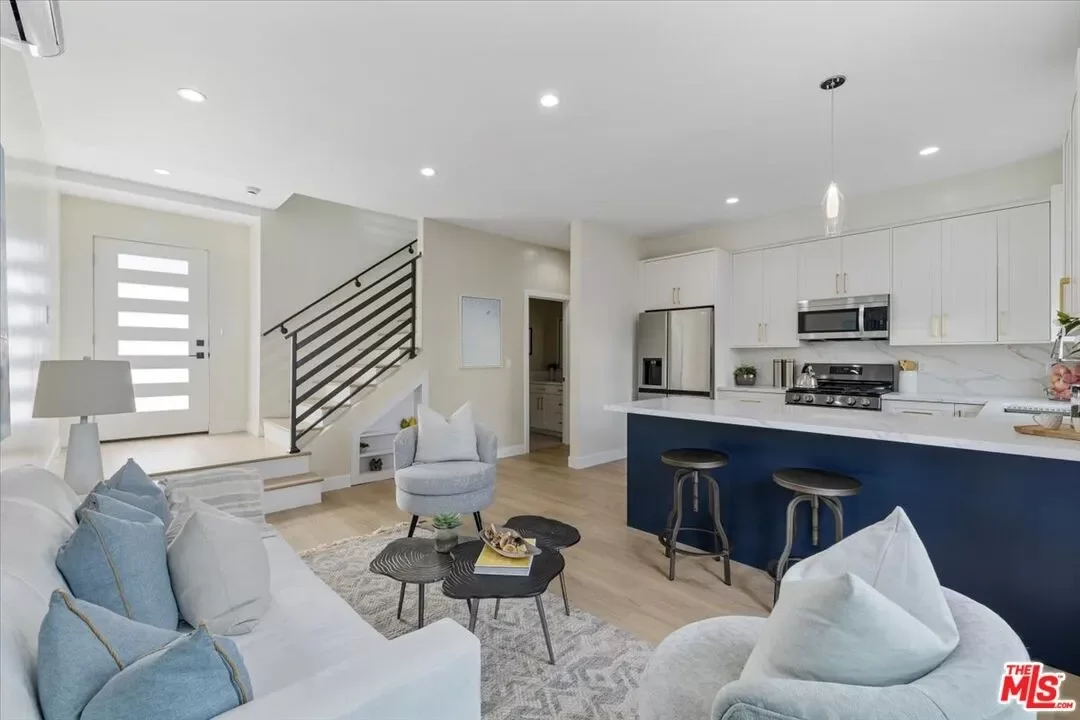 2BR House for Rent in Los Angeles, CA