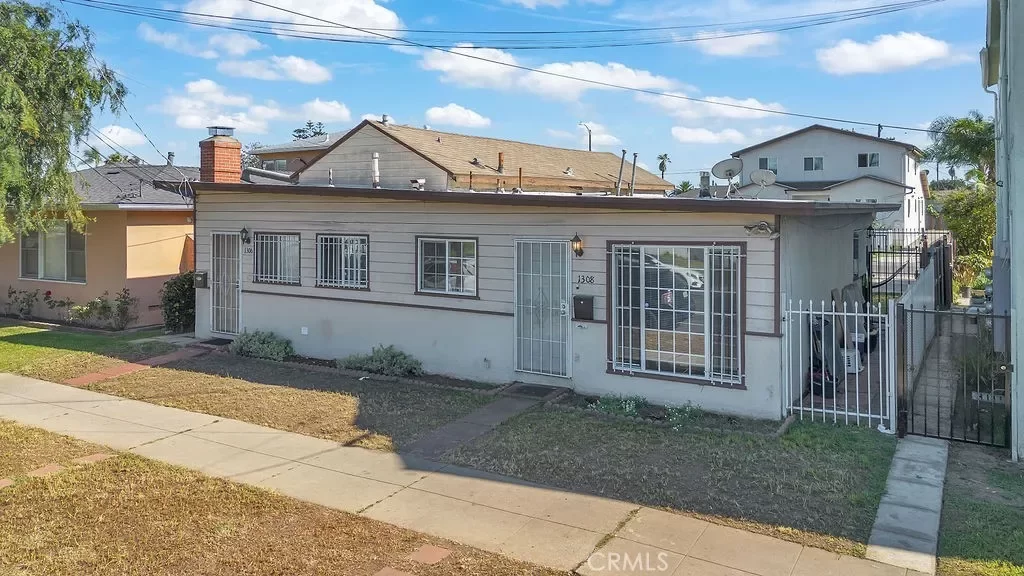 4BR Multi-Family for Sale in Los Angeles, CA