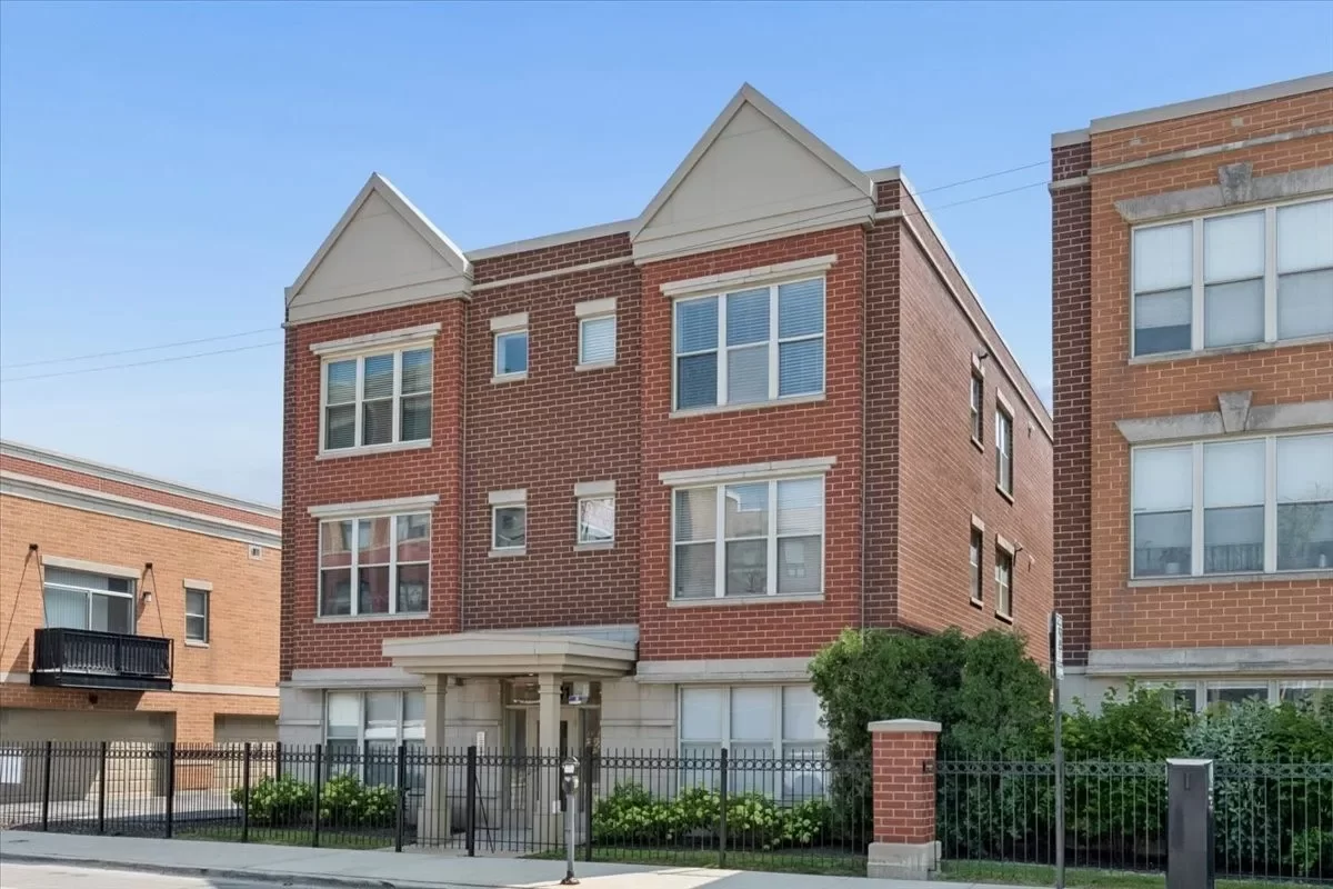 2BR Condo for Sale in Chicago, IL