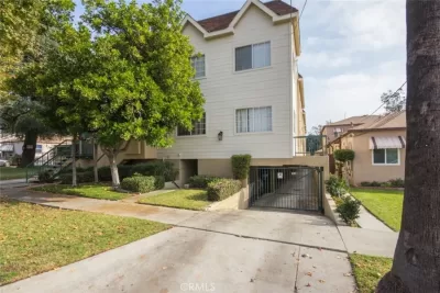 5BR Multi-Family for Sale in Glendale, CA