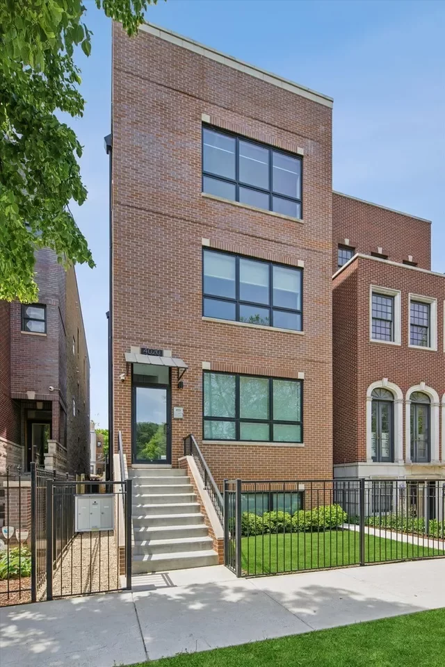 3BR Condo for Sale in Chicago, IL