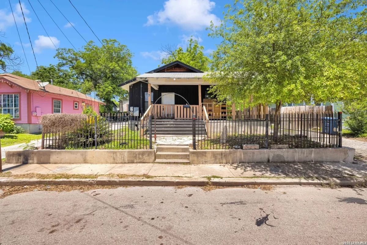 2BR House for Sale in San Antonio, TX