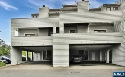 2BR Townhouse for Sale in Secaucus, NJ