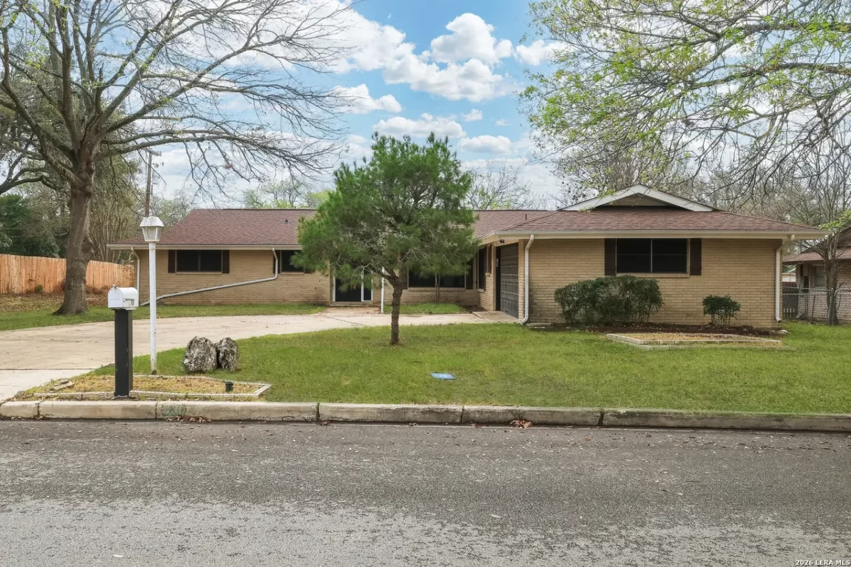 4BR House for Sale in Windcrest, TX