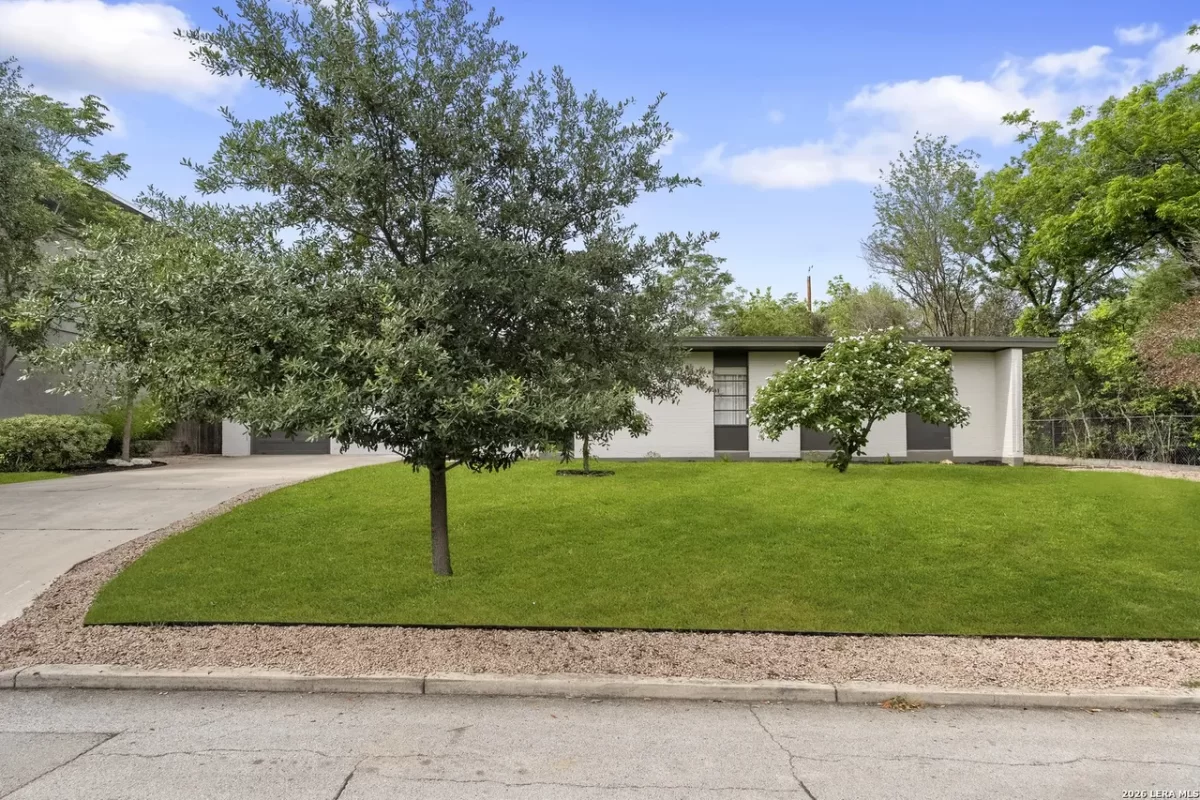 3BR House for Sale in Olmos Park, TX