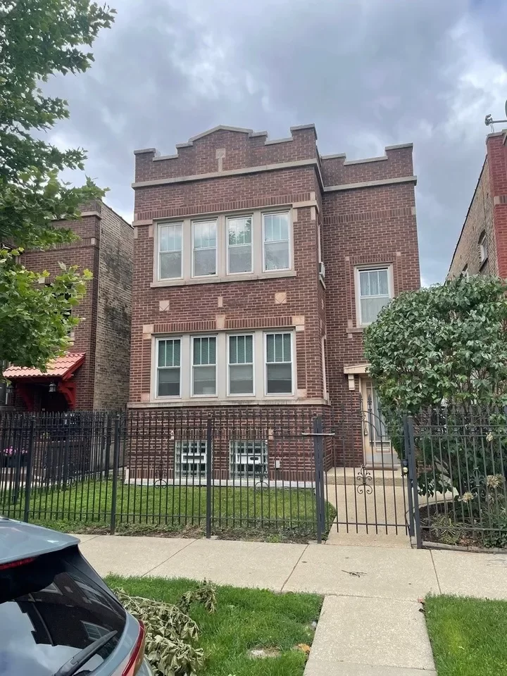 5BR Multi-Family for Sale in Chicago, IL