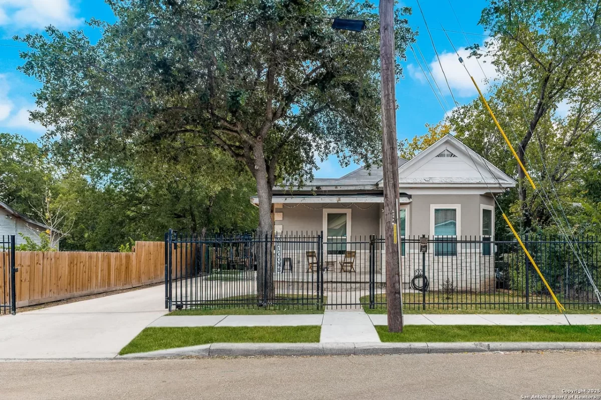 4BR House for Sale in San Antonio, TX