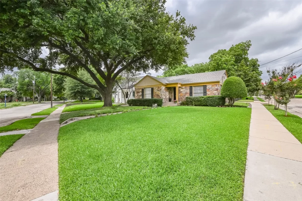 2BR House for Sale in Dallas, TX