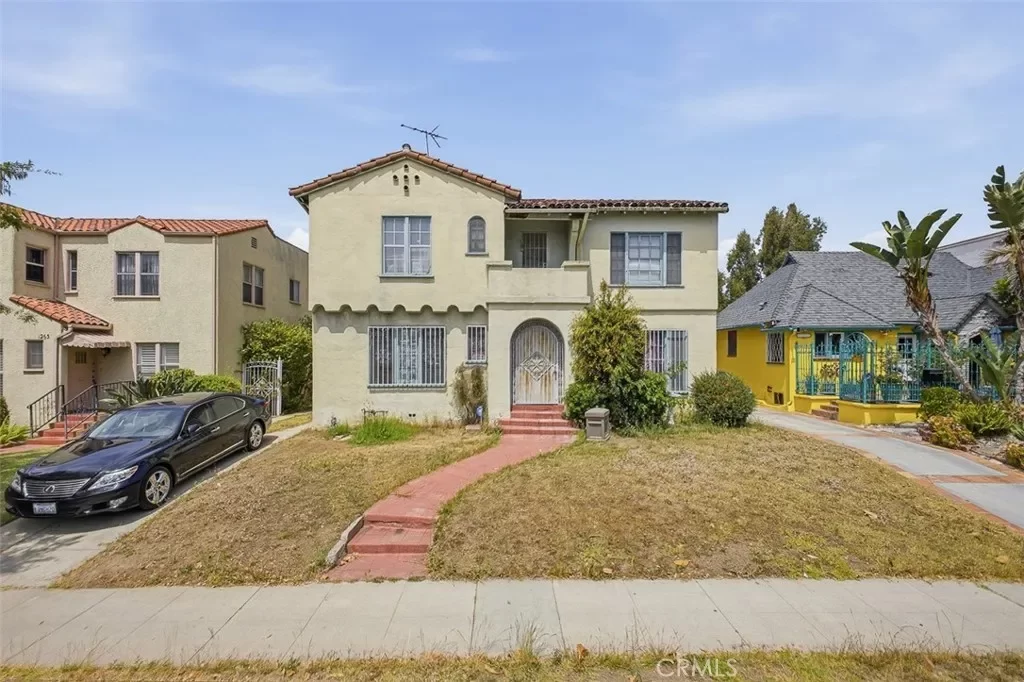 4BR Multi-Family for Sale in Los Angeles, CA