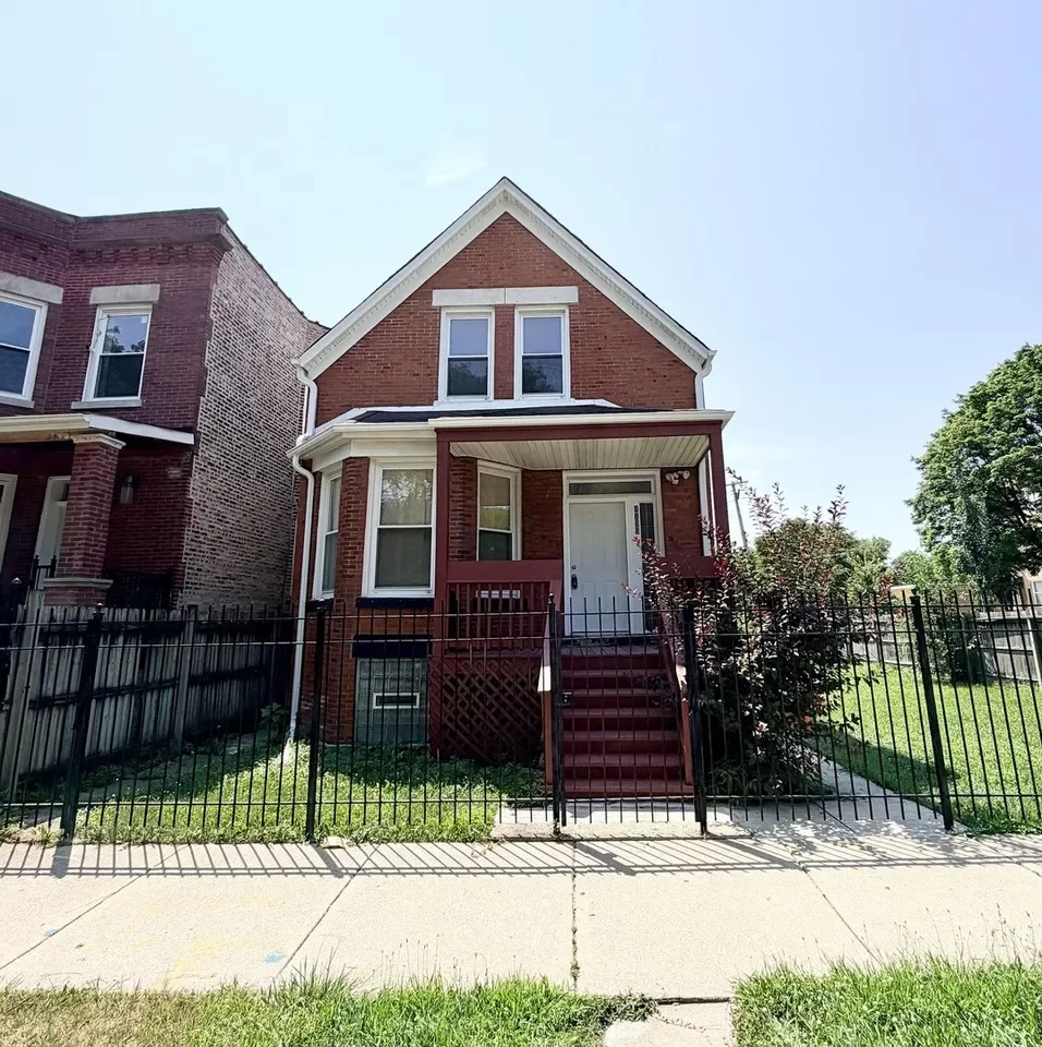 3BR House for Sale in Chicago, IL