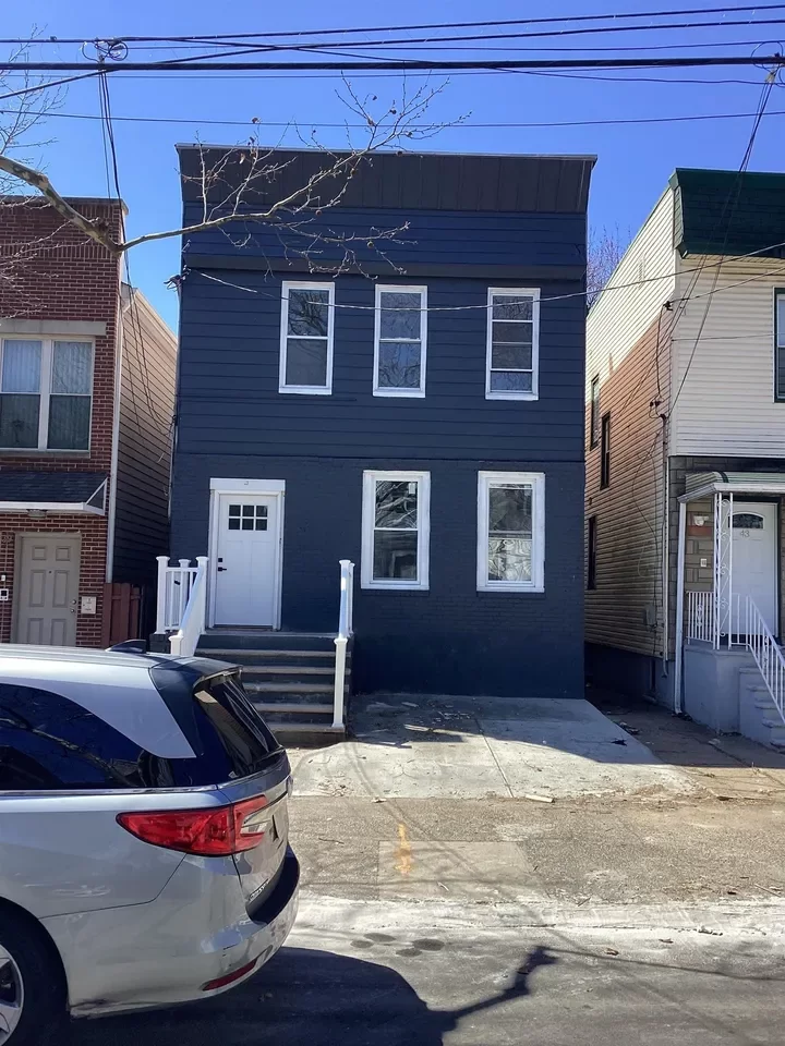 6BR Multi-Family for Sale in Jersey City, NJ