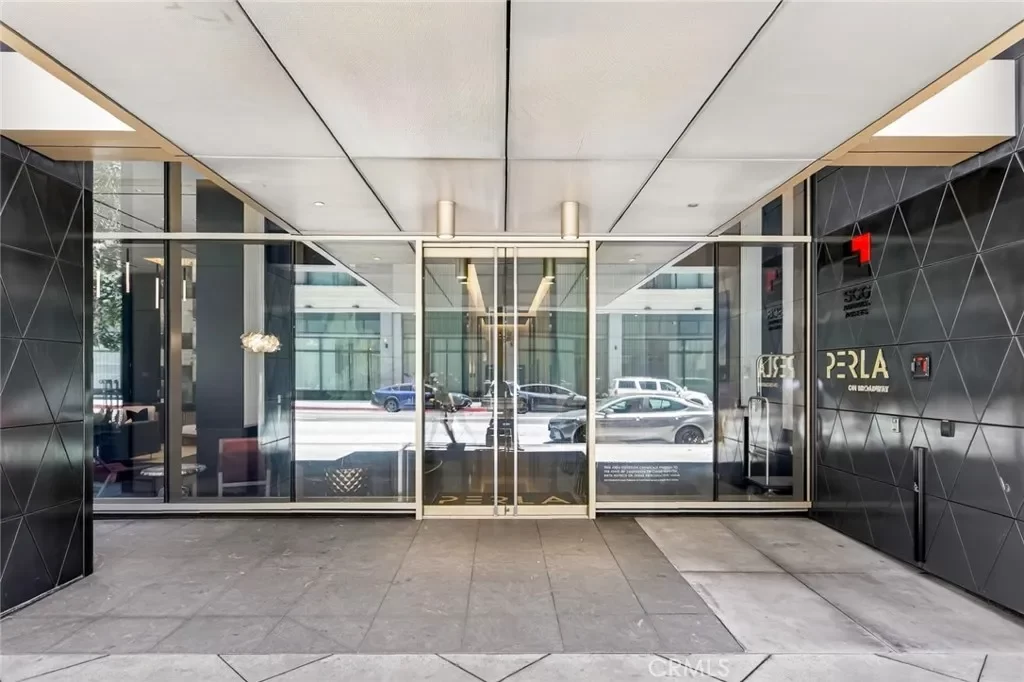 Condo for Sale in Los Angeles, CA