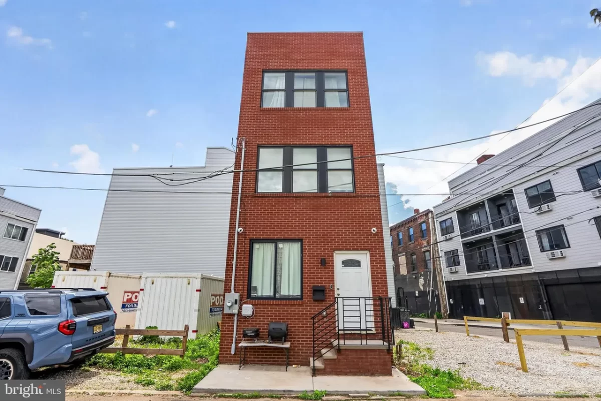 3BR Townhouse for Sale in Philadelphia, PA