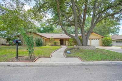 4BR House for Sale in Windcrest, TX