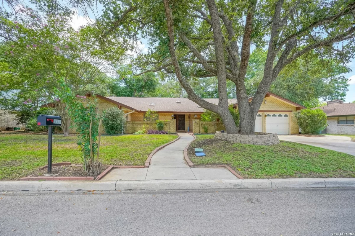 4BR House for Sale in Windcrest, TX