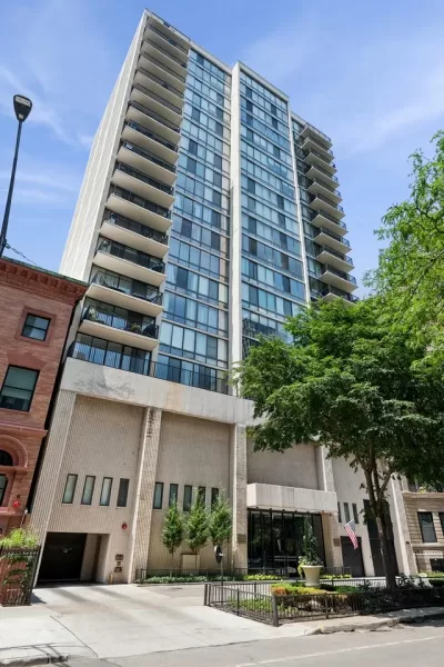 2BR Condo for Sale in Chicago, IL