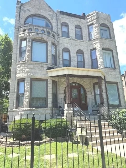 14BR Multi-Family for Sale in Chicago, IL