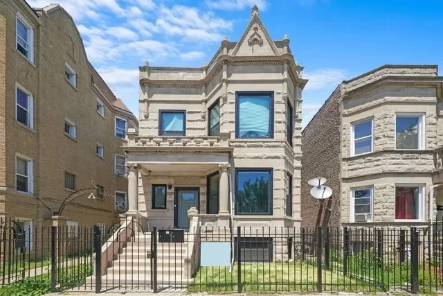 7BR Multi-Family for Sale in Chicago, IL