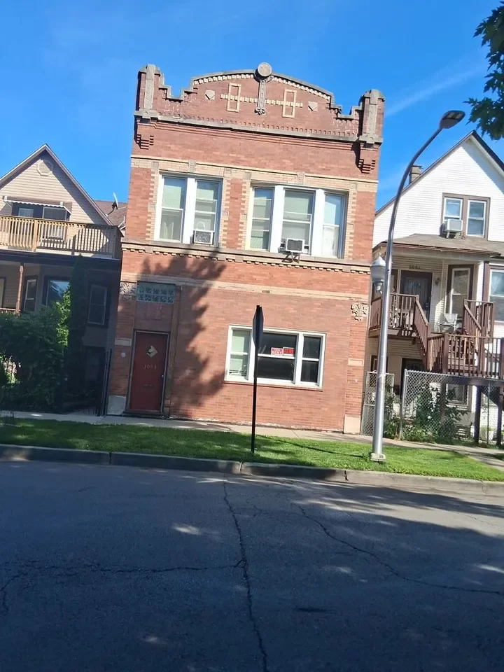 2BR House for Rent in Chicago, IL