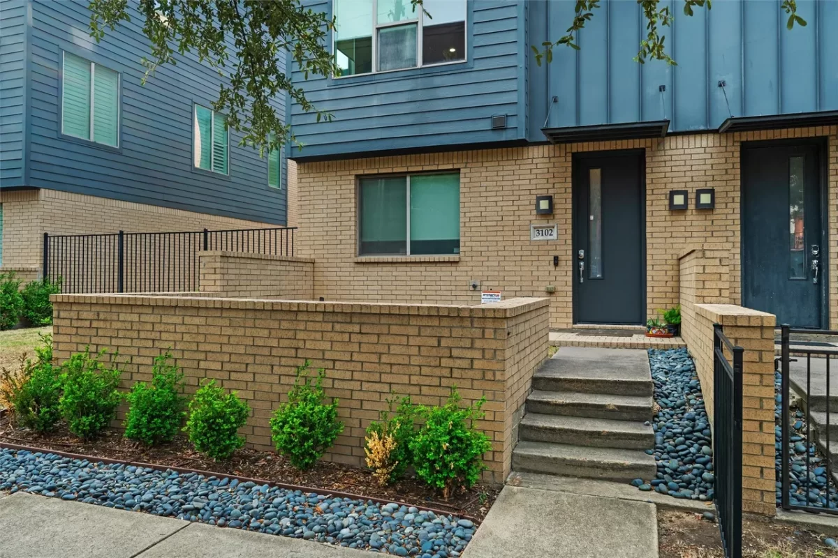 2BR Townhouse for Sale in Dallas, TX