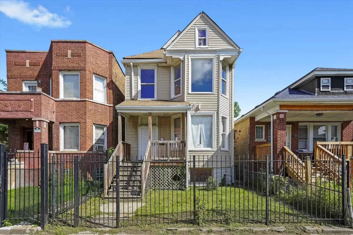 5BR Multi-Family for Sale in Chicago, IL