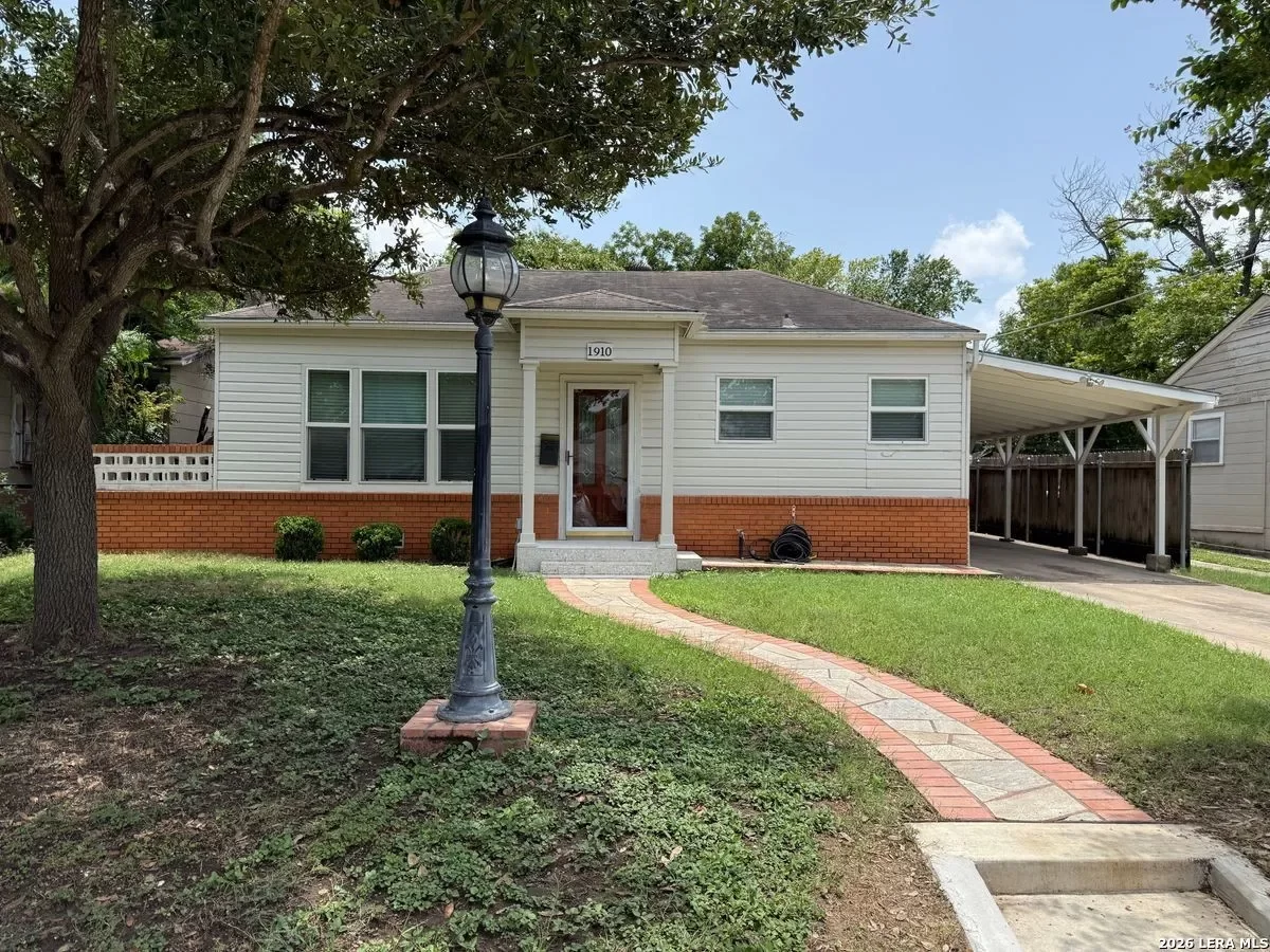 2BR House for Rent in San Antonio, TX