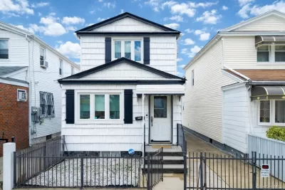 3BR House for Sale in Brooklyn, NY