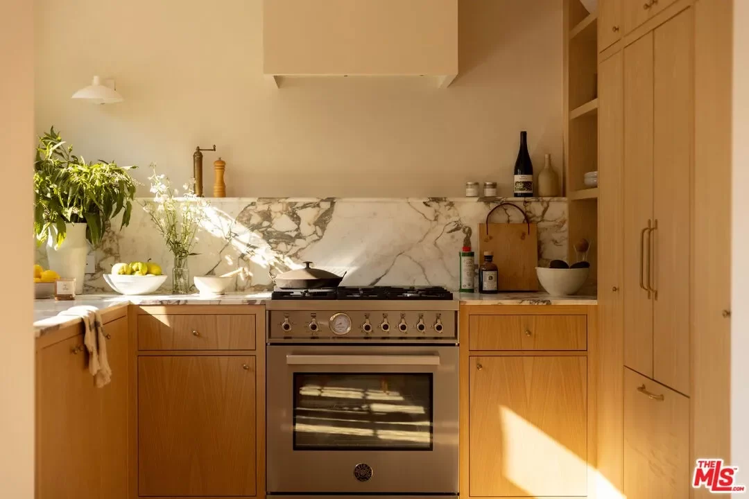2BR Condo for Sale in Los Angeles, CA