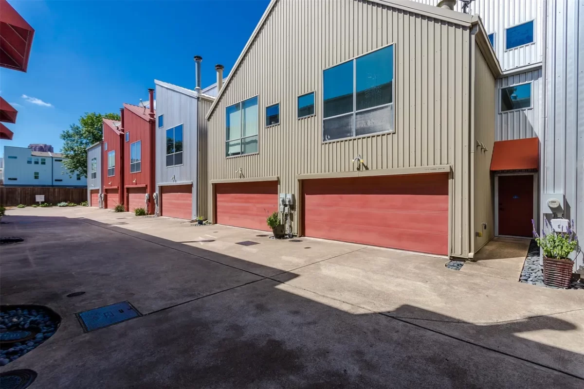 2BR Townhouse for Sale in Dallas, TX
