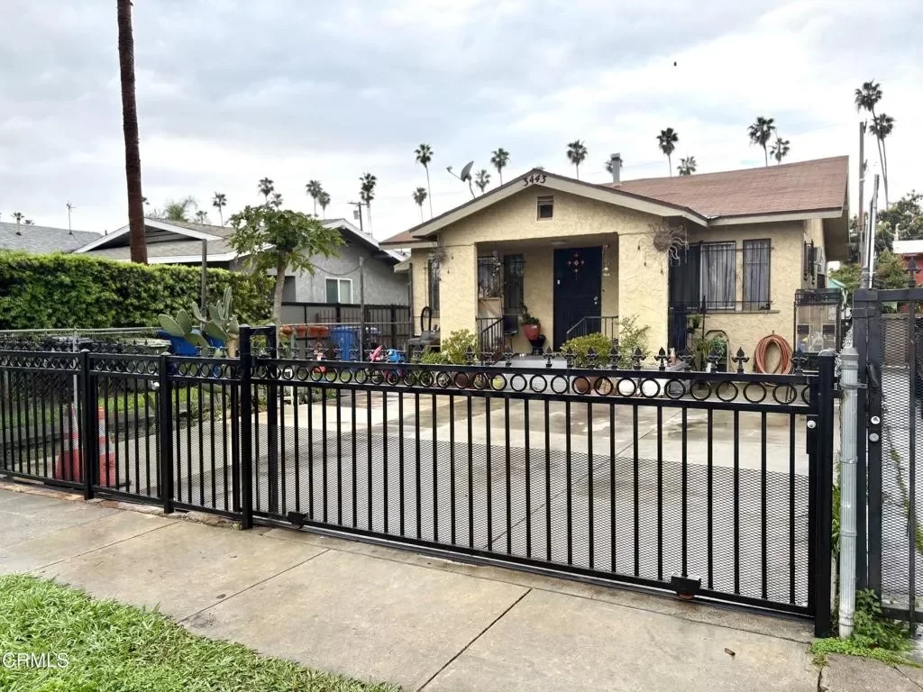 3BR Multi-Family for Sale in Los Angeles, CA