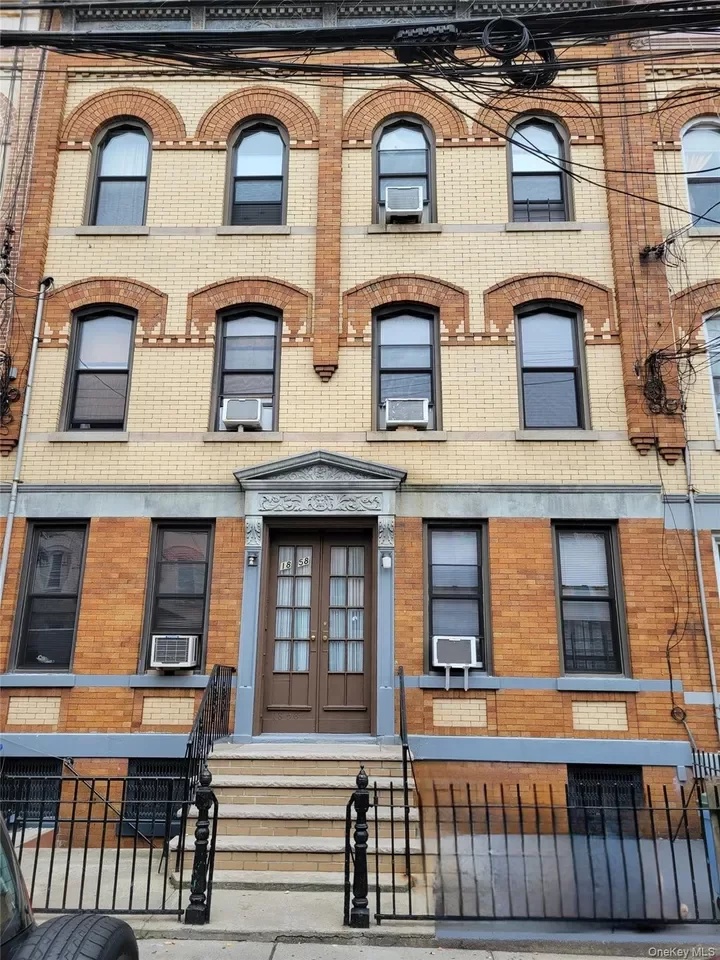 18BR House for Sale in Ridgewood, NY