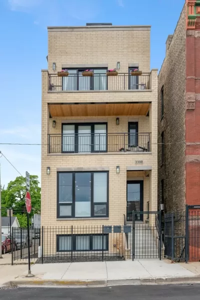 2BR Condo for Sale in Chicago, IL